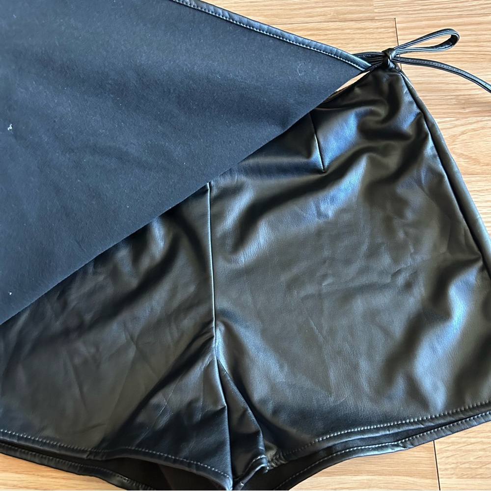 NWT Madden NYC Black Faux Leather Wrap Skort Small - Picture 5 of 9